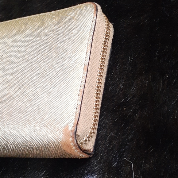 Kate Spade Zippered Wallet - Picture 2 of 9